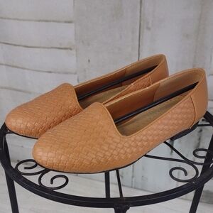 Valley Lane Tan Loafers with Woven Texture, Size 6.5
